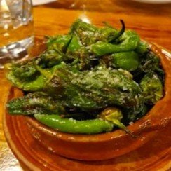 Ración de pimientos del padrón